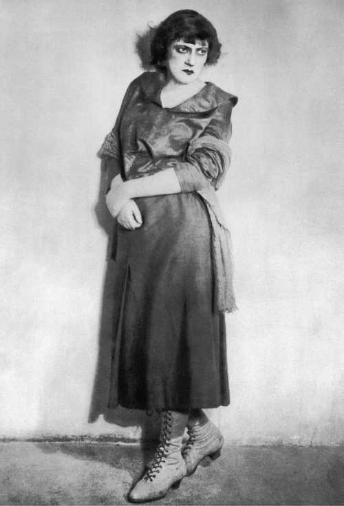 Жизнь провинциальной актрисы (1923—1931)