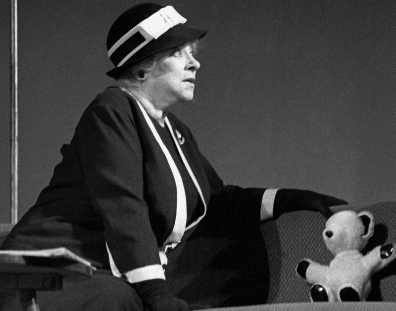 Сцена из спектакля «Странная миссис Сэвидж», 1966 год. Фаина Раневская в роли миссис Этель Сэвидж
