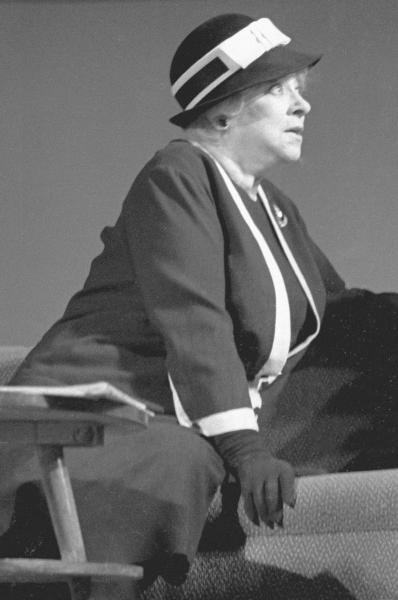 Фаина Раневская в спектакле «Эта странная миссис Сэвидж» (1966 г.)