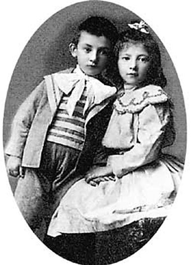 Детство и юность в Таганроге (1896—1913)